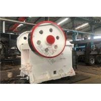 破碎礦石顎式破碎機(jī)設(shè)備