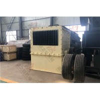 礦山機械設備箱式破碎機